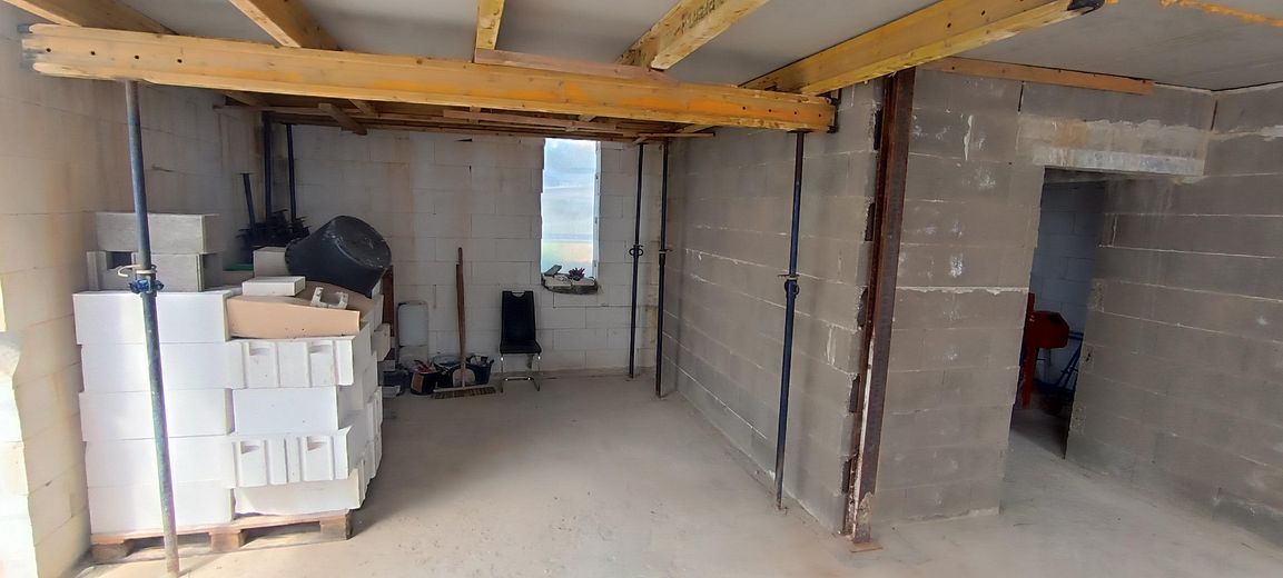 Haus Rohbau Neubau mit Baugenehmigung, Mietkauf möglich – Wohnzimmer