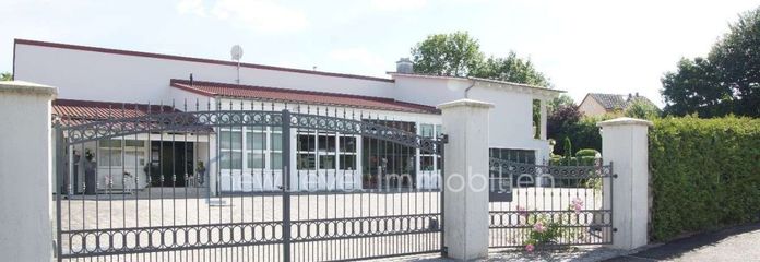 Einzigartiges Wohn- und Geschäftshaus mit 3 WE, Büro, Laden, Lager, Garagen, u.v.m. als Anlageobjekt – Außenansicht