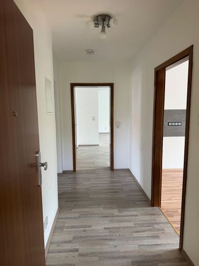 Charmante Dachgeschosswohnung im 2. Obergeschoss – großzügiges Wohnen im beliebten Stadtosten – Flur