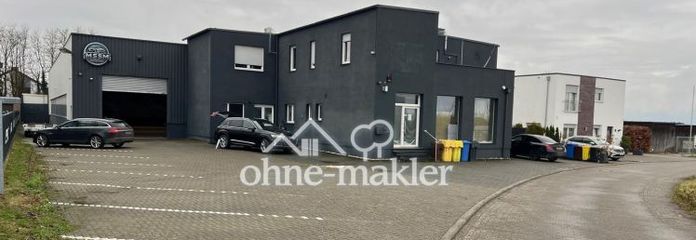Repräsentative Büroräume mit Produktionslager
