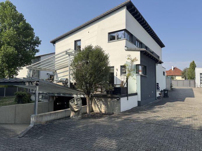 Werkstatt Ausstellung Lager mit exklusivem Betriebsleiter Wohnhaus – Wohnhaus + Tiefgaragenabfahrt