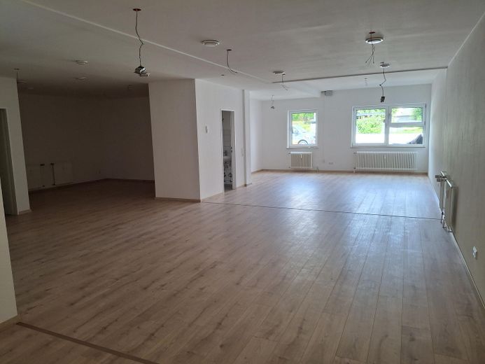 Baienfurt - Gewerbefläche in zentraler Lage zu vermieten – Innenbereich Ostseite