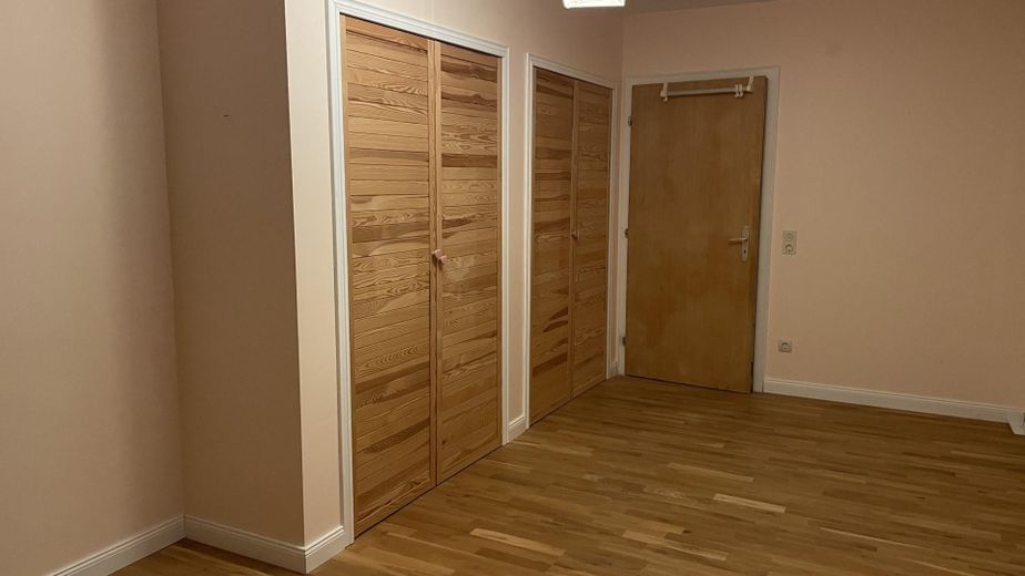 Stilvoll renoviertes Landhaus mit großzügigen Räumen – Einbauschränke