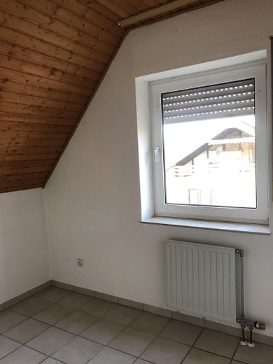 Freist EFH mit Garten und Garage in guter Lage – Arbeitszimmer oben