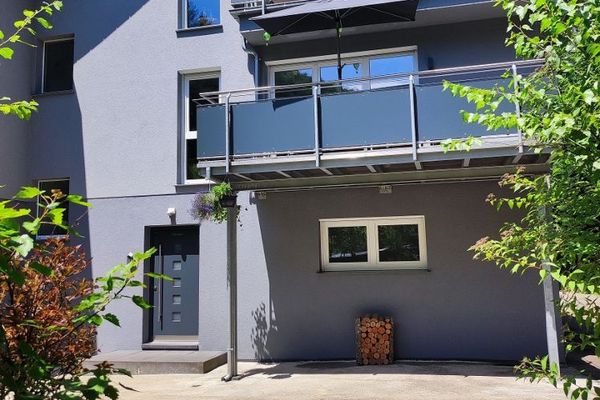 Einzigartiges Mehrfamilienhaus/Bauernhof mit 3,7 ha Fläche und Brennerei in unverbaubarer Traumlage