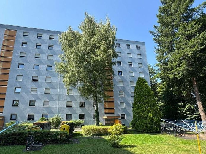 Hochwertig kernsanierte 3-Zimmer-Wohnung mit Loggia und Stellplatz in Nürnberg-Zabo – Außenansicht vorne