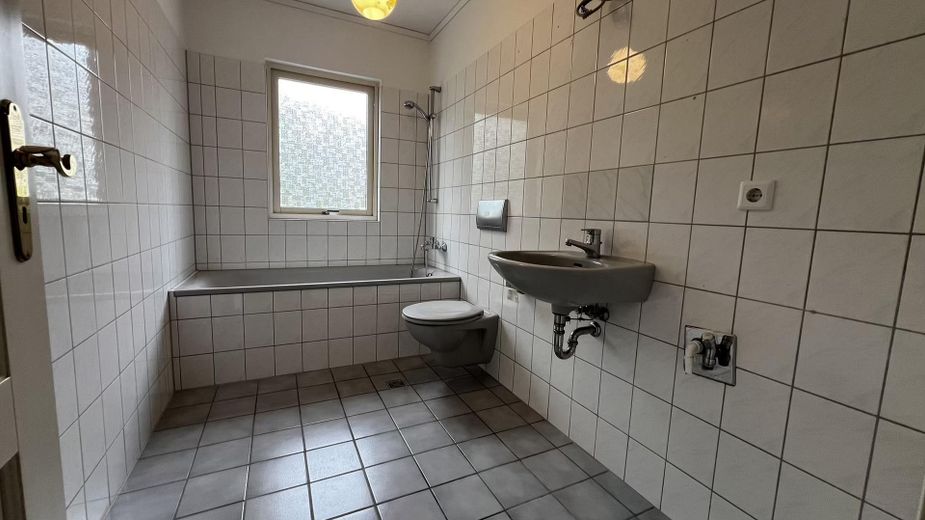 Ruhige 2-Zimmer Wohnung in grüner Lage mit 2 Terrassen – Bad