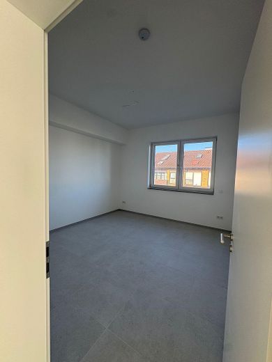 Lichtdurchflutete, moderne 3-Zi-Wohnung mit EBK, Balkon und Gäste-WC - Energieeffizienzklasse A+ – Schlafzimmer