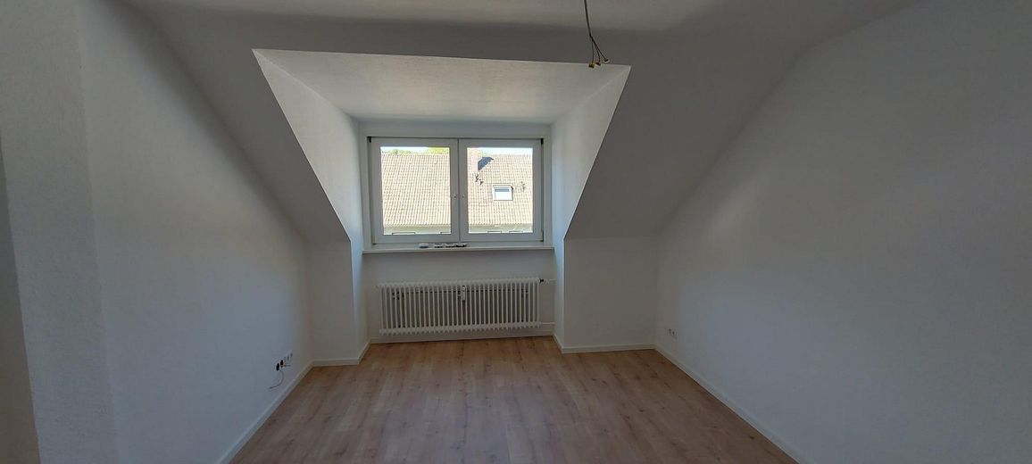 Schöne renovierte 2- Zimmerwohnung – Schlafzimmer