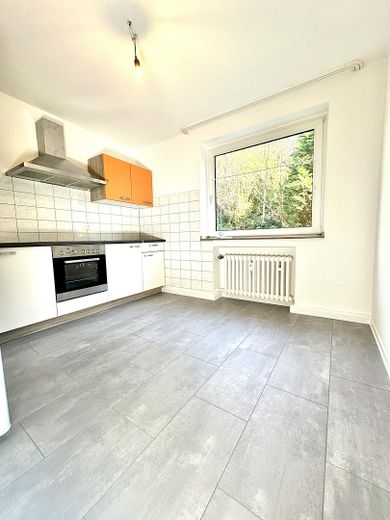 Top moderne 3 Zi Wohnung mit Balkon 2 Min vom See! – Einbauküche