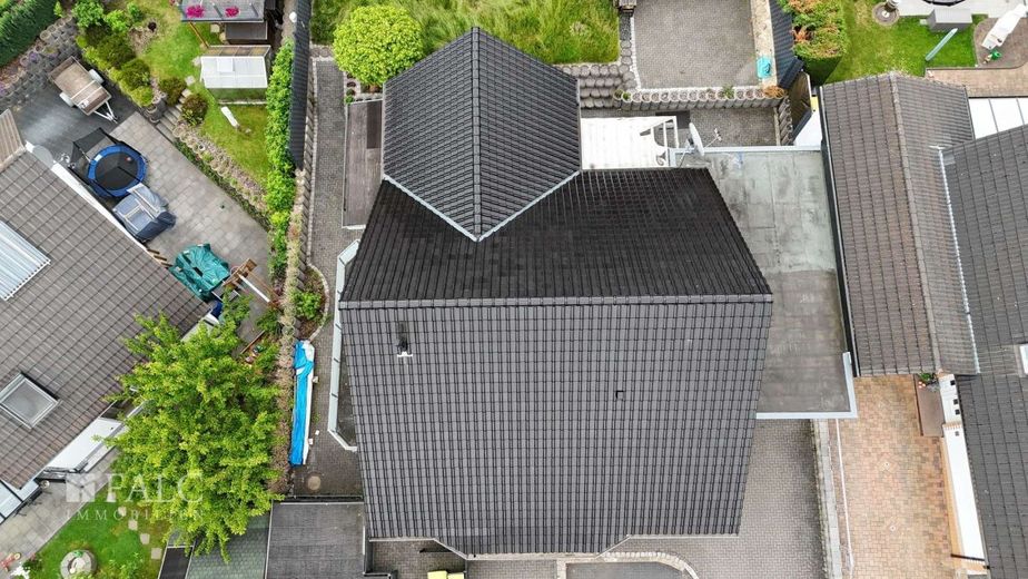 Ein Paradies für eine große Familie im Blumenviertel in Nümbrecht – Dach Aufsicht
