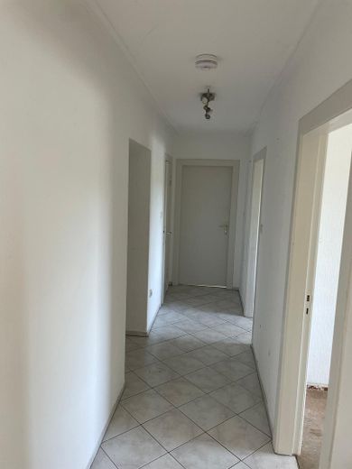 Helle 3-Zimmer-Wohnung mit Balkon in ruhiger und zentraler Lage von Buxtehude – Flur