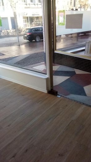 Commercio al dettaglio/ufficio di 65 mq con passaggio di clienti – Foto 13