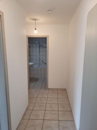 Flur Richtung Bad/Schlafzimmer