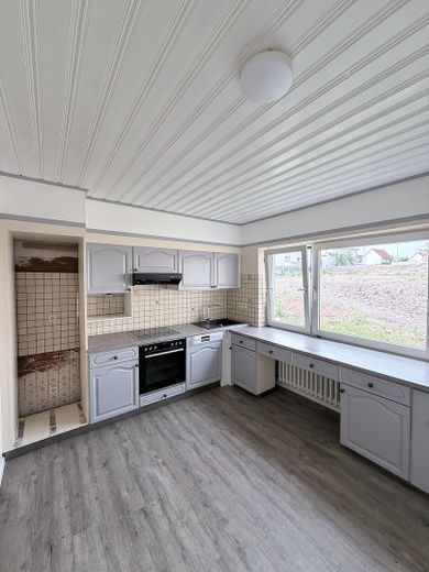 Großzügige, frisch teilrenovierte 104 qm² Erdgeschoßwohnung mit Balkon in Fronhausen – Küche