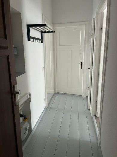 Frisch renovierte 2-Zimmer-Wohnung mit Balkon im Neuköllner-Kiez – Flur