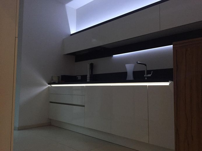 2-ZKB Luxus Altbau Designerküche |Designerbad |teilw. Fußbodenheizung | Balkon | Lift | Stellplatz – Küche