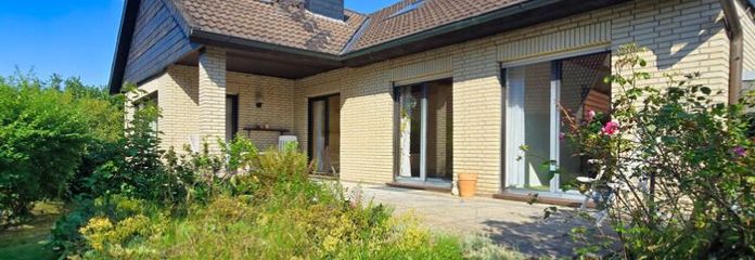 Gepflegtes Einfamilienhaus: ca.189 m² Wohnfläche mit Fußbodenheizung, Terrasse, Balkon und Garage!