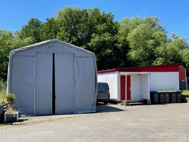 Autarke Business-Residenz NRW in Autobahnnähe: Wo Innovation auf Expansion trifft (PROVISIONSFREI) – 2. Außengelände vorn