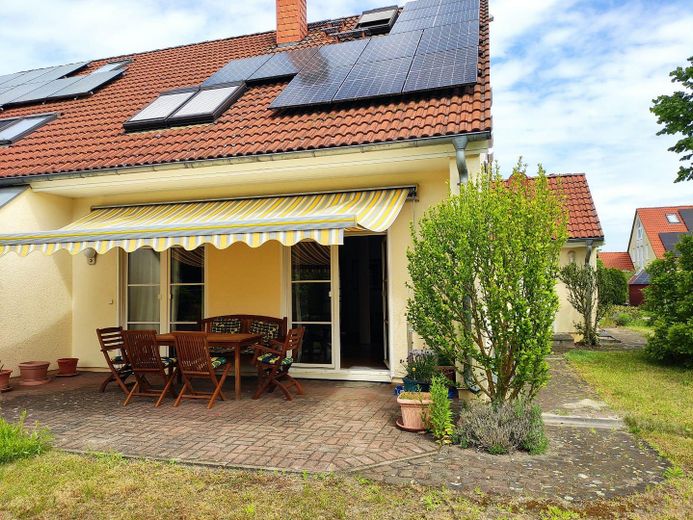 Dal verde al centro con la metropolitana – Dach mit PV Anlage