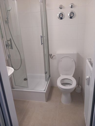 Nowo wyremontowane mieszkanie dwupoziomowe z 2,5 pokojami – Bad