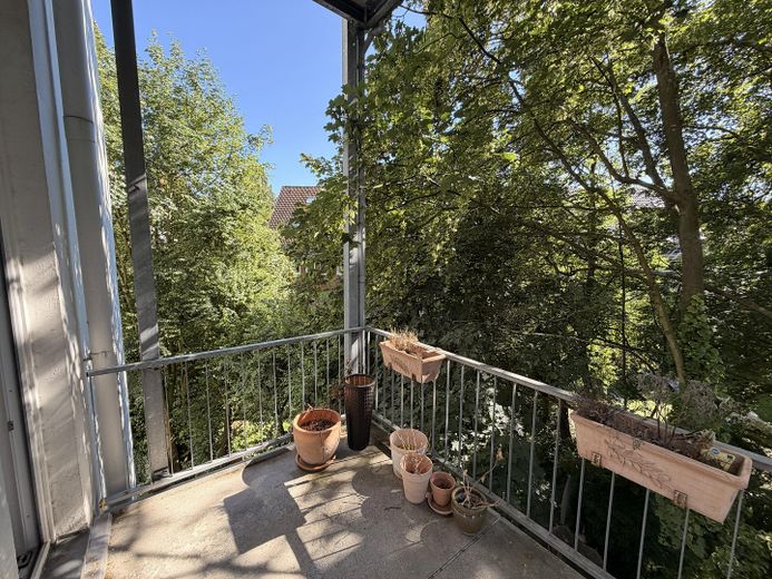 Hohenfelde – Moderne 4-Zimmer-Wohnung mit großzügiger Wohnlounge und Balkon ins Grüne – Balkon
