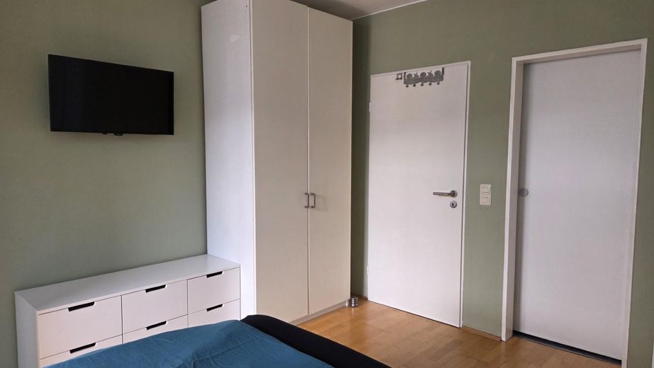 Vivienda moderna en Unterbilk: elegante apartamento con plaza de garaje subterráneo. – Schlafzimmer mit Platz für ein