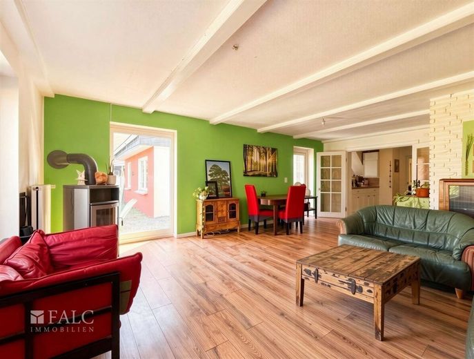 Zweifamilienhaus - Familienfreundlich mit großem Grundstück – EG-Wohnzimmer