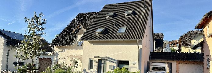 Renoviertes Haus mit Wintergarten, Garage, Werkstatt und Traumgarten - Energieeffizienz Klasse C – Ansicht vor dem Haus Front