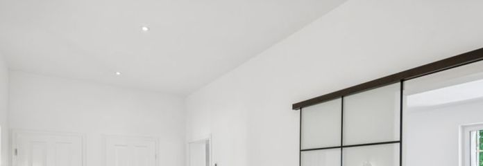 Un espace de vie généreux. 
Appartement de 2,5 pièces entièrement rénové avec soin jusque dans les moindres détails, avec grande loggia, dans un emplacement prisé