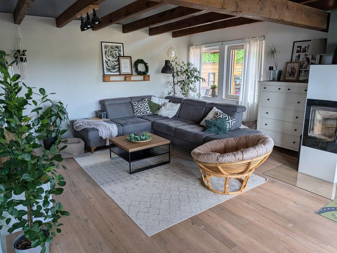 Casa unifamiliare modernizzata in una posizione naturale da sogno – vista libera – Wohnzimmer
