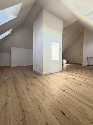Frisch sanierte 3-ZKB Maisonette mit 2 Balkonen, Tiefgarage, Kamin in ruhiger Lage - Provisionsfrei – Foto 13