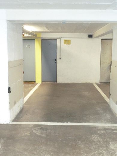 Luminoso appartamento di 2 locali in posizione centrale e tranquilla con balcone, loggia, vista sul verde e posto auto – Stellplatz mit Kellerabteil