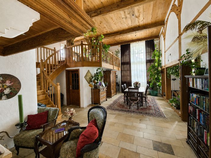 Historisches Bauernhaus mit Galerie, Kamin & Garten - stilvoll saniertes Wohnen mit Charakter – Tenne/Kaminzimmer