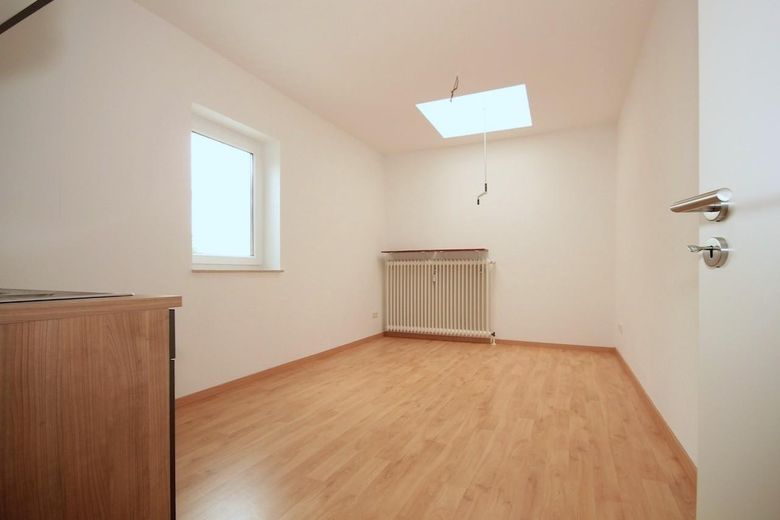 1-room apartment for rent in Vechta (WE 2.3) – Wohnraum mit Dachfenster
