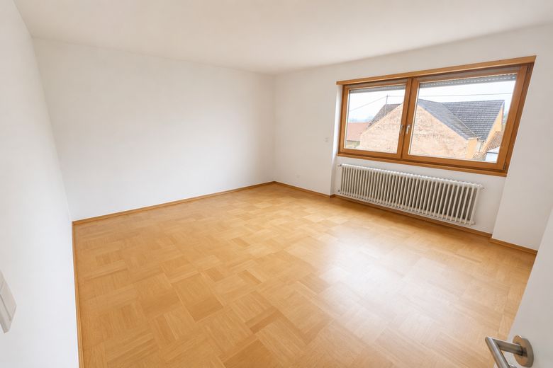 Modernize edilmiş müstakil ev | 196 m² yaşam alanı | 1.382 m² arsa | hemen taşınmaya hazır – Helles Kinderzimmer