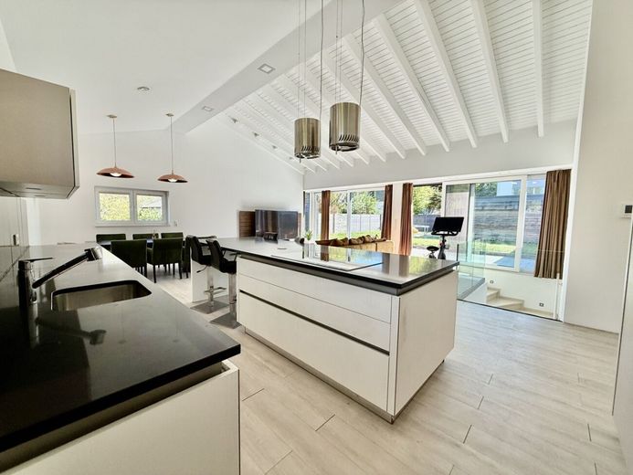 Architekten-Einfamilienhaus der Extraklasse - Wohnen auf gehobenem Niveau – Wohn-/Ess-/Kochbereich