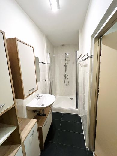 Straubing yakınlarında 11 konut birimli apartman – tamamen kiralanmış ve komisyonsuz – Wohnbeispiel - Badezimmer
