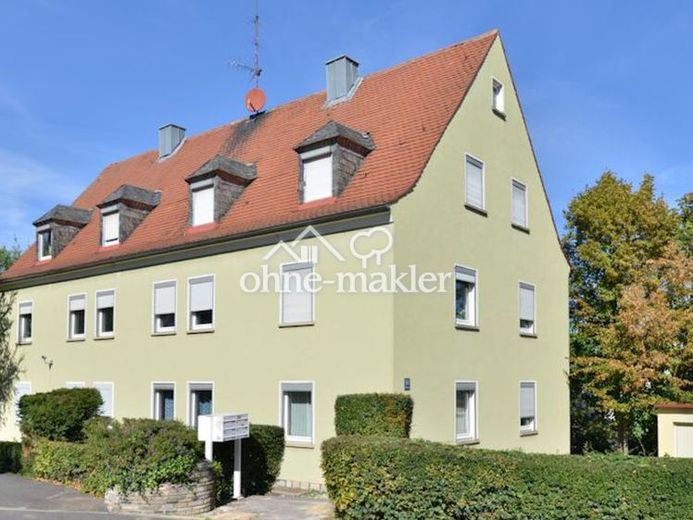 2,5 Zimmer. | 2 Garagen. | Bezugsfrei. | Und das im oberen Frauenland. – Foto 1