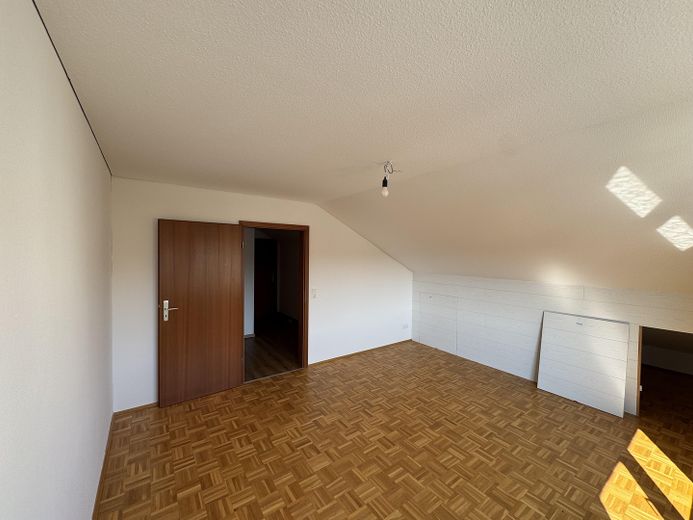 Helle, geräumige und frisch sanierte 2,5 Zimmer-Dachgeschosswohnung – Foto 18