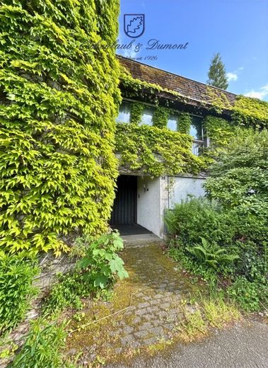 Einfamilienhaus mit ELW, tolles Grundstück mit Panoramablick über Saarbrücken – Frontansicht