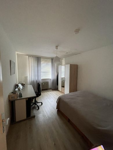 Gepflegte 2-Zimmer-Wohnung in guter Lage – Schlafzimmer