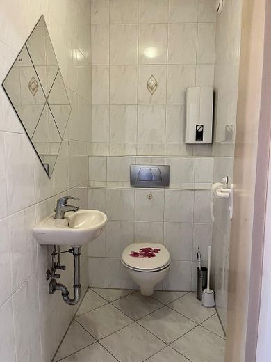 Gut geschnittene 4Zi Wohnung in Schöneck - Eigennutzung oder Kapitalanlage über 5% Rendite! – Gäste WC