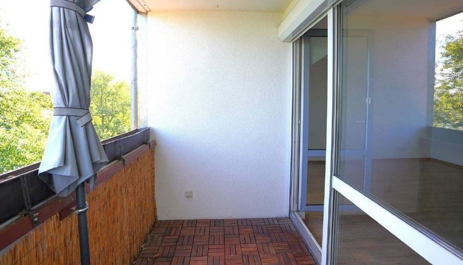 Zweitbezug! Große 3-Zimmer mit Tiefgarage, EBK, Balkon und Wanne am See! – Balkon
