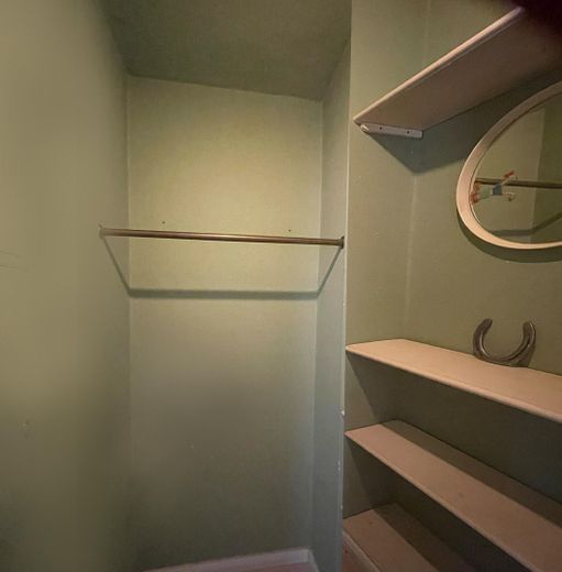 Provisionsfrei: Lichtdurchflutete 4-Zimmer-Eigentumswohnung mit Westbalkon in grüner Bestlage – Garderobe