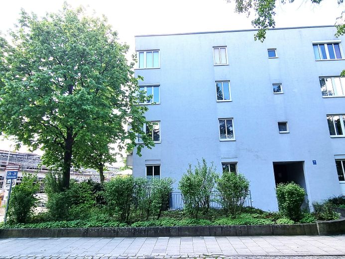 Schöne, helle 2-Zimmer-Wohnung mit Tageslichtbad und Balkon sowie Tiefgarage – Aussenansicht