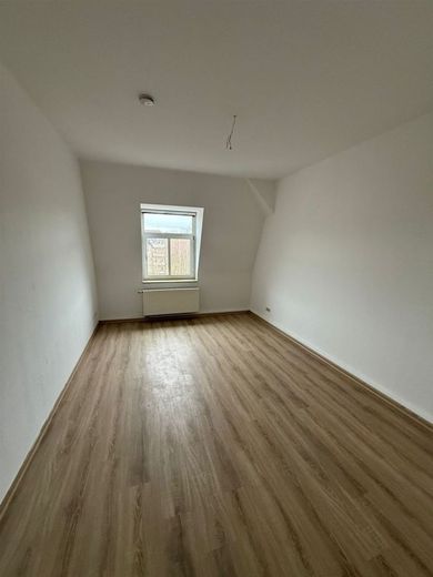 DG Maisonette 3-Zimmer mit EBK, Laminat und Wannenbad in guter Lage – Musterfoto Nachbarwohnung