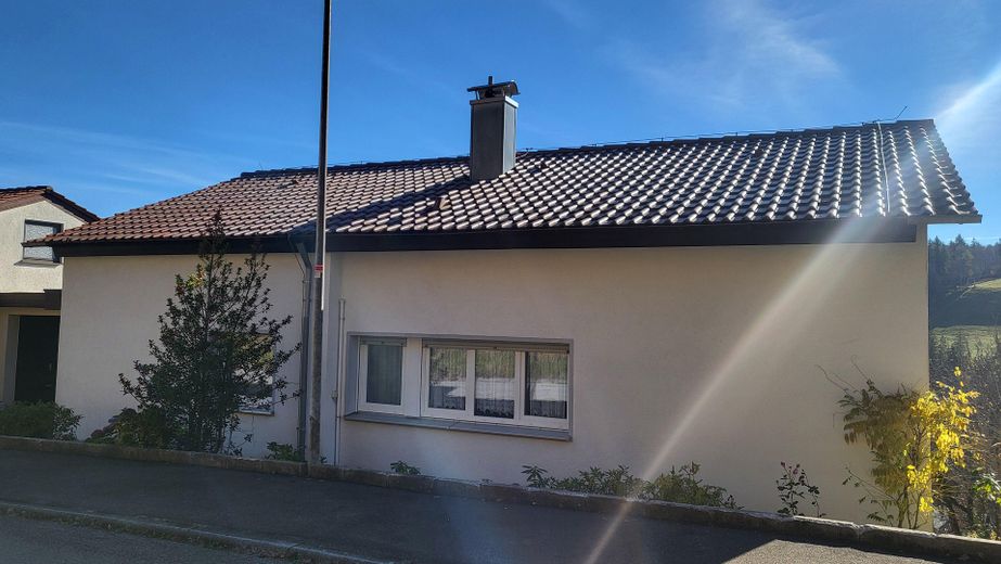 Haus von der Straße aus