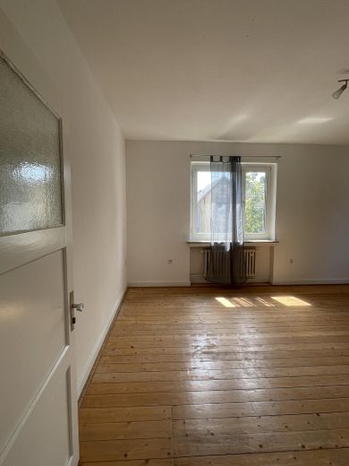 Helle 2 Zimmer Wohnung – Wohnzimmer