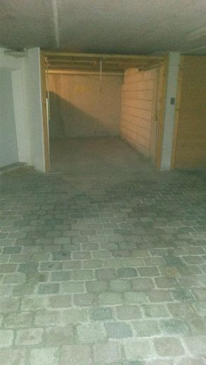 Recherche de stationnement terminée – garage individuel disponible dans une résidence bien entretenue – Photo 3